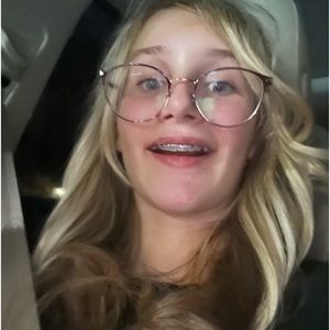 Meet your Posher, Lizzie